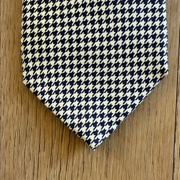 vineyard vines Houndstooth Tie - Picture 3 of 4